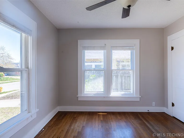 1836 E 16th St — Photo 16