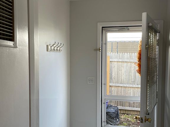 3rd image of 20 Glenda Dr