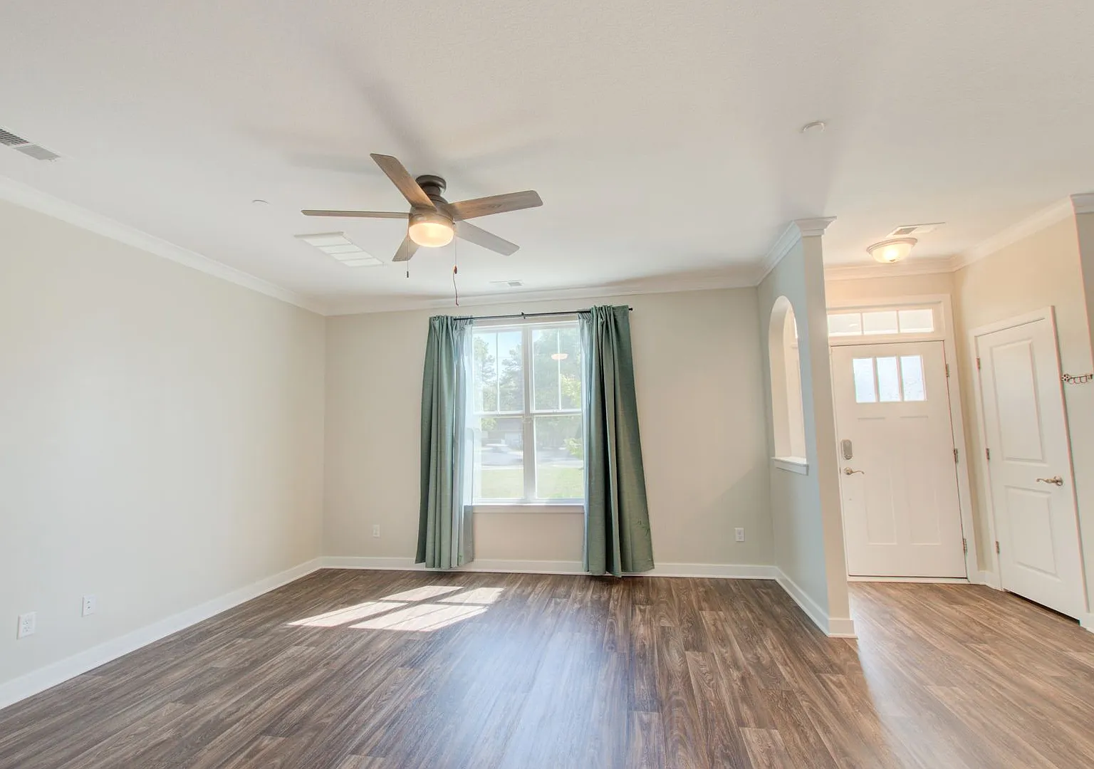 Newer Construction, 3 Bedroom, 2.5 Bath Townhome, Hampton — Photo 3