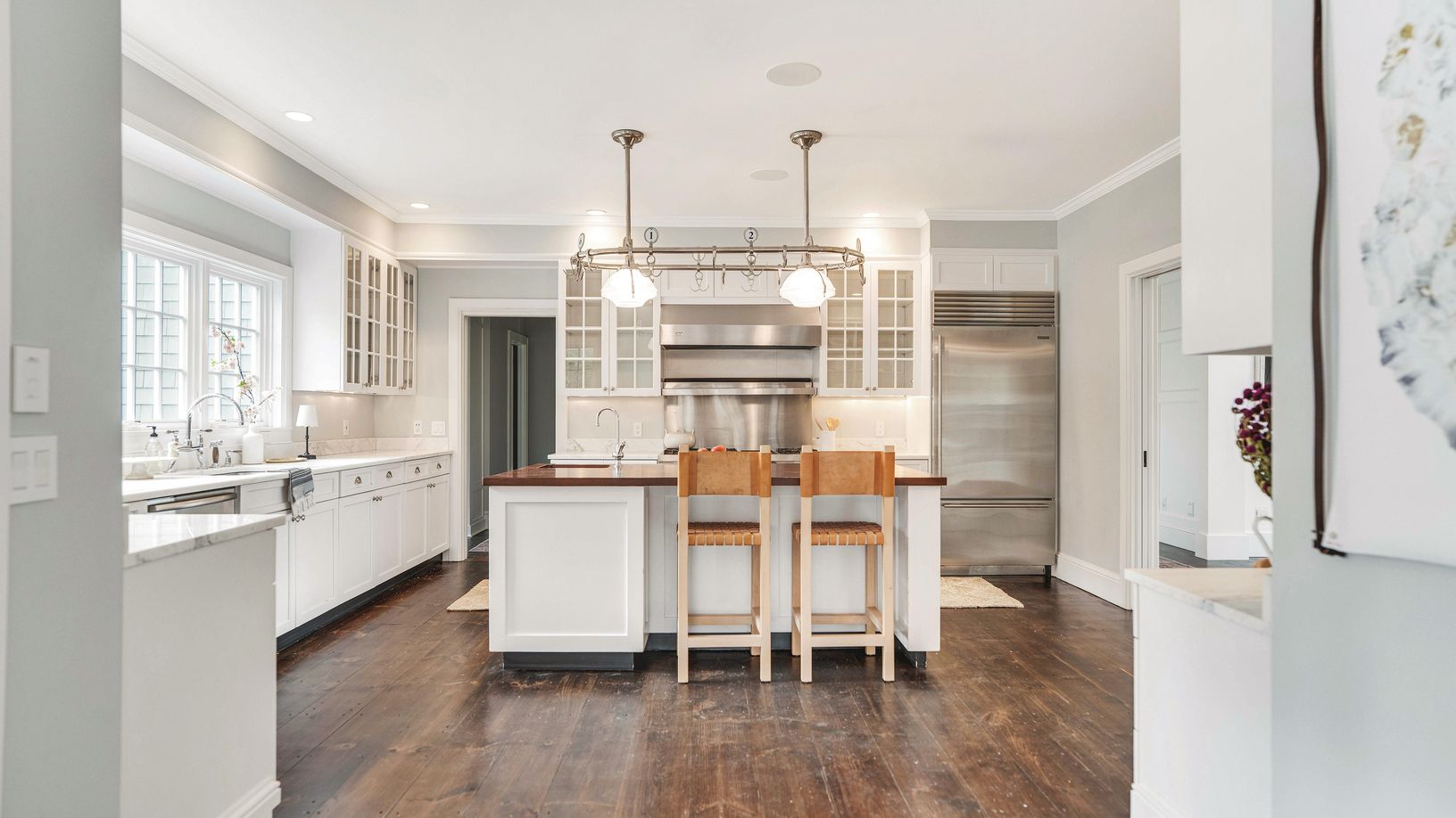  Kitchen with center island