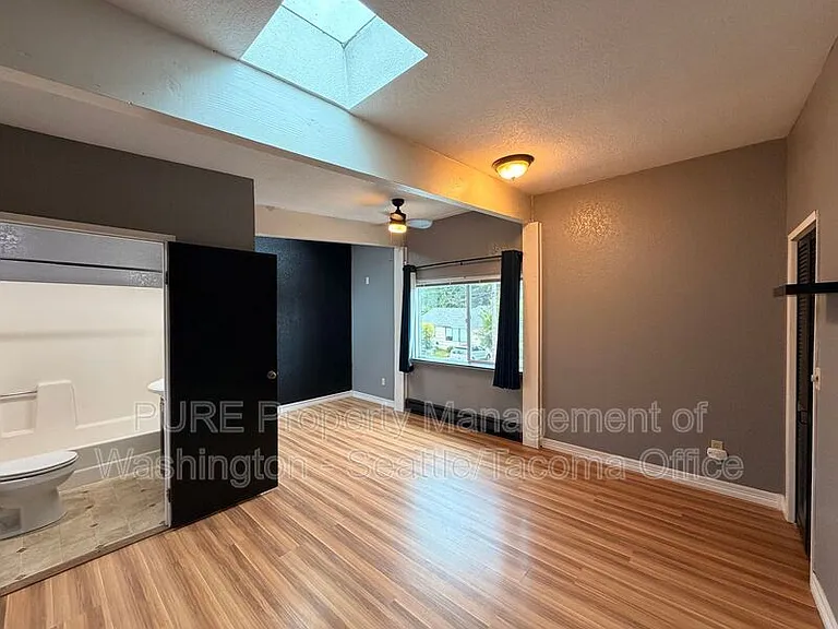 802 9th St SW #1/2 — Photo 2