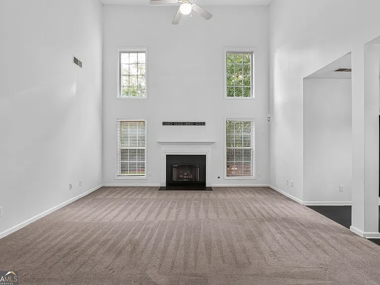 1201 Shelborne Way — Photo 2