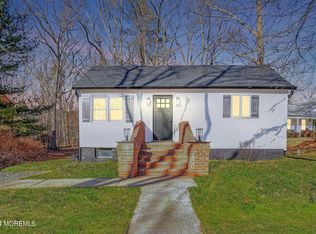 6 Willow Ave, Farmingdale, NJ 07727