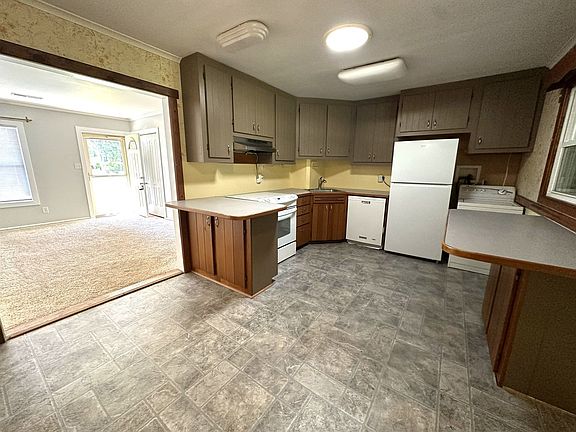 3rd image of 1618 Lexington Dr