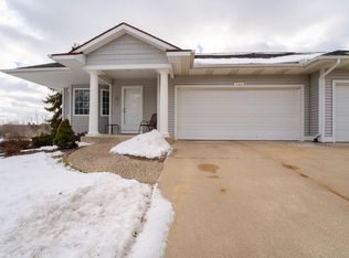 1388 E Pointe Rdg, Holland, MI 49423