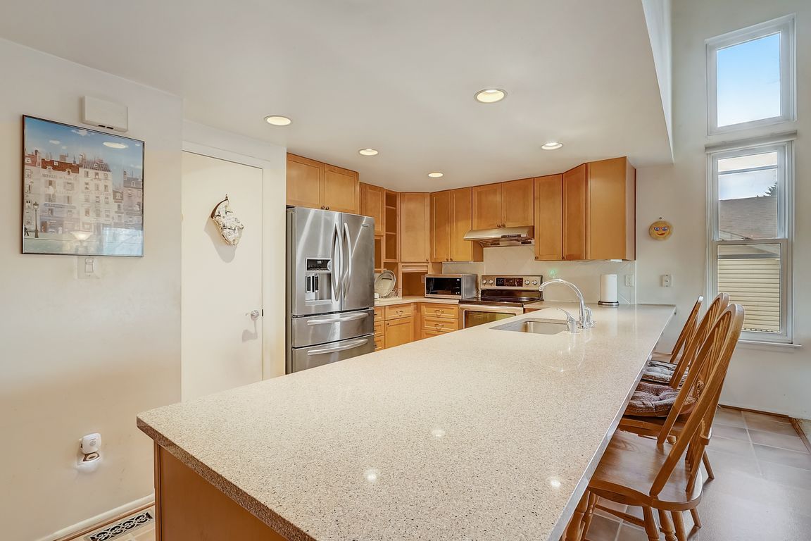 6129 Capella Ave, Burke, VA 22015 MLS VAFX2169204 Zillow