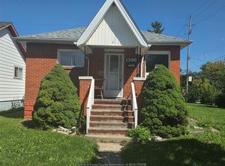 1396 Janette Ave, Windsor, ON N8X 1Y8
