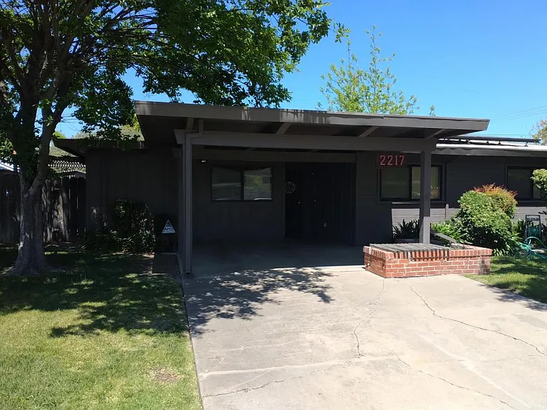 2217 Polk Way — Photo 2
