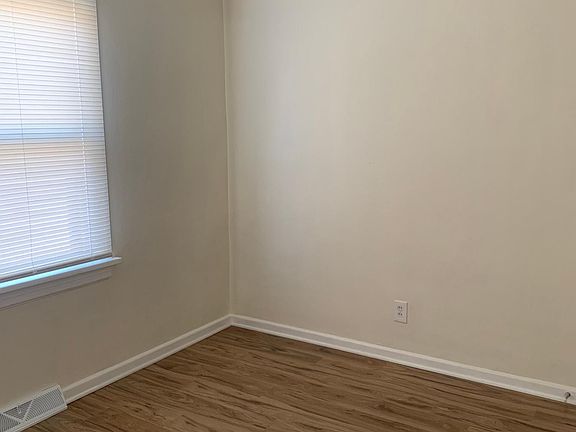 3rd image of 124 Constance Ct