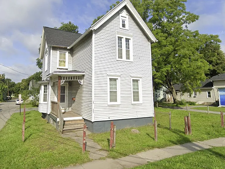 385 Ames St — Photo 1
