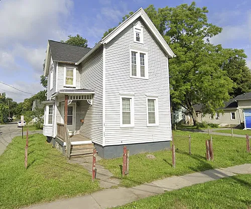 385 Ames St Photo 1