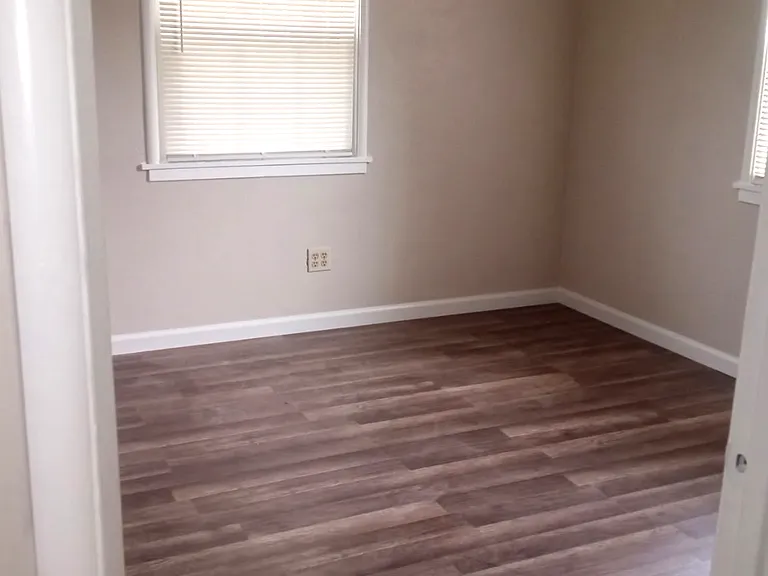 244 Corson Ave — Photo 8