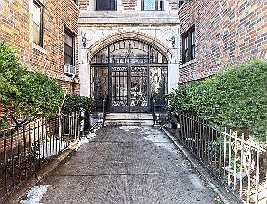 Rented by Modern Spaces | media 8