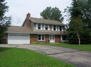 S87W31028 Meyer Dr, Mukwonago, WI 53149