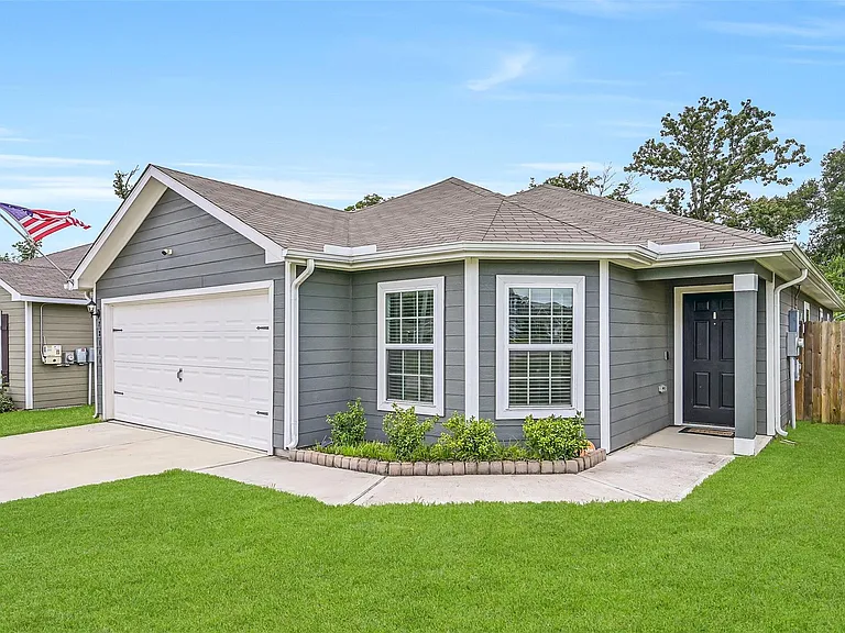 23144 Shakespeare Dr — Photo 1
