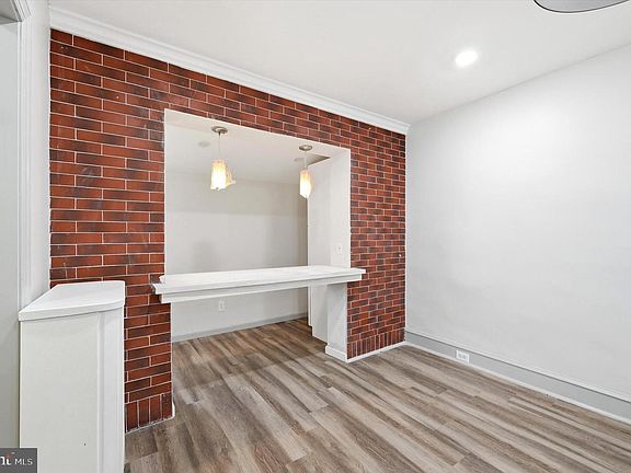 4th image of 1115 E Stafford St