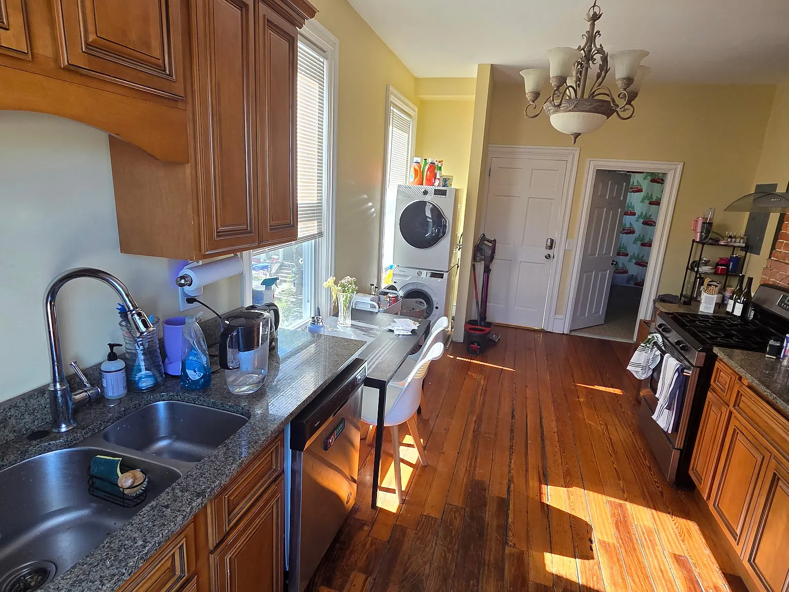 4 bed, 2000 sqft, $995 — Photo 3