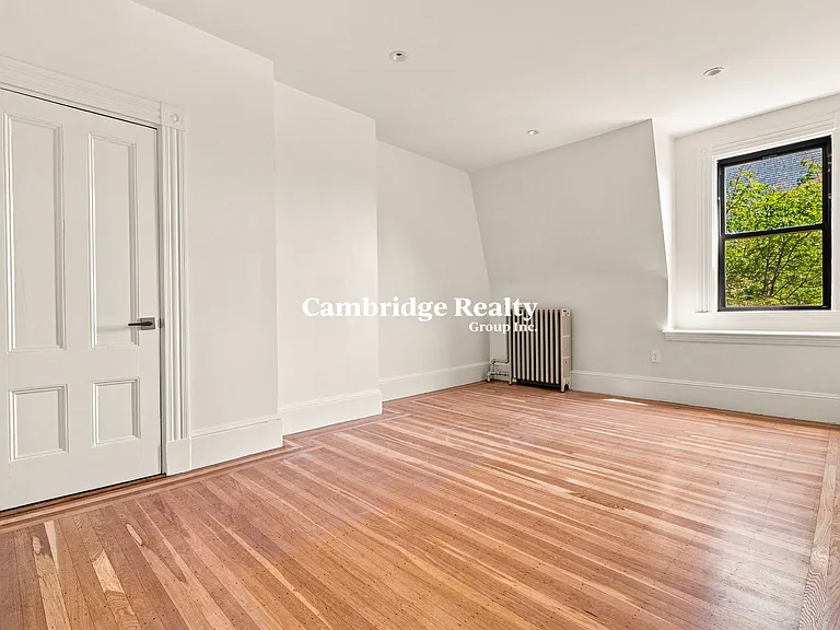 54 Harvard St #3T — Photo 7