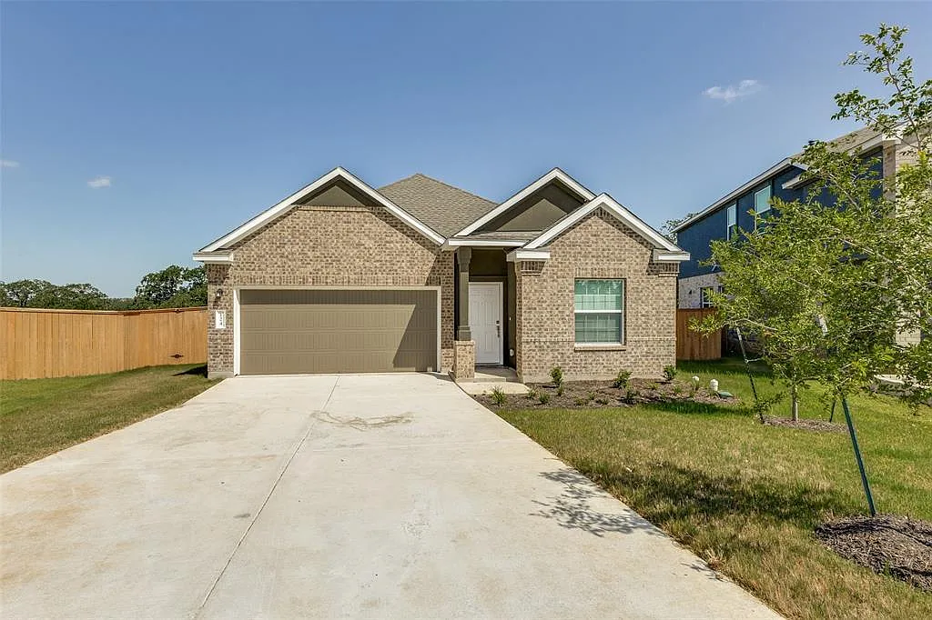 4 bed, 3.0 bath, 2022 sqft, $2,650 — Photo 1
