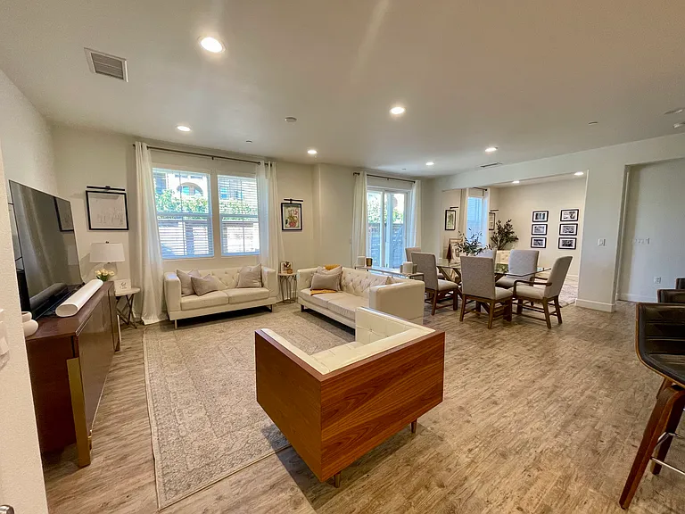203 Deming Way — Photo 1