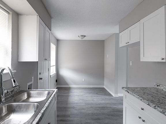 3rd image of 3135-01 Ashwood St