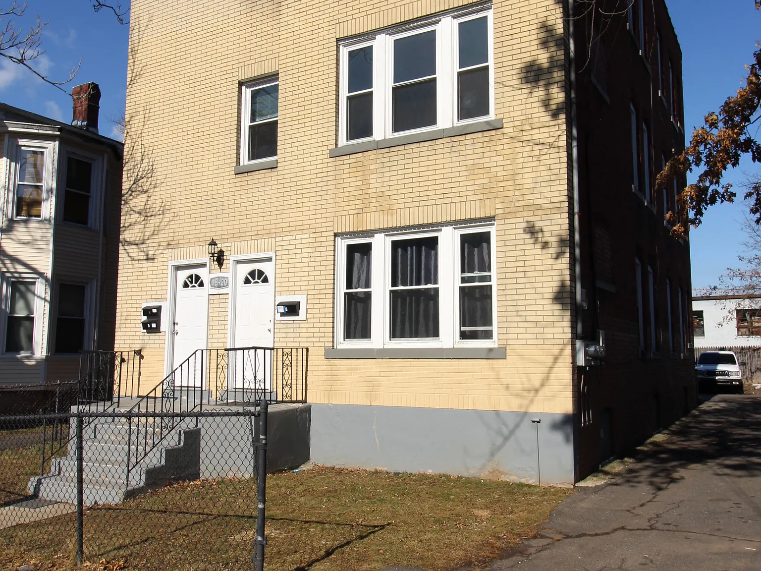 3 bed, 750 sqft, $1,395 — Photo 1