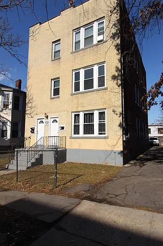 18-20 Bond St #3 Photo 1