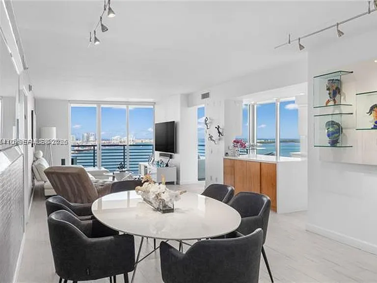 335 Biscayne #2309 — Photo 9