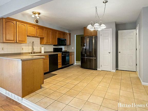 5th image of 2555 Longmeadow St NW
