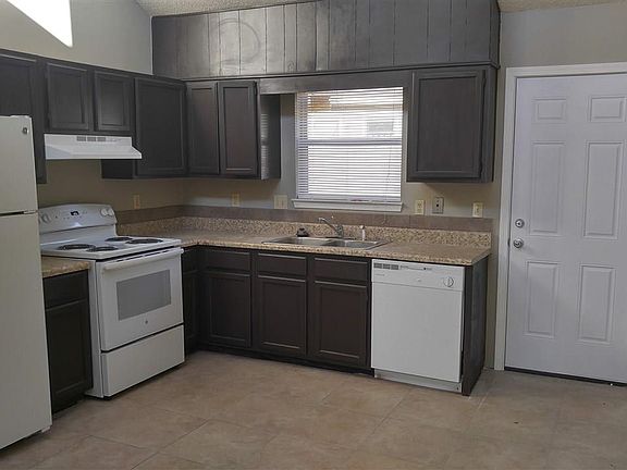 4th image of 2705 Donley St