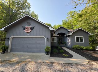 108 Bourbon St, Roscommon, MI 48653