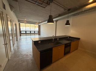 177 N Ada St #206, Chicago, IL 60607