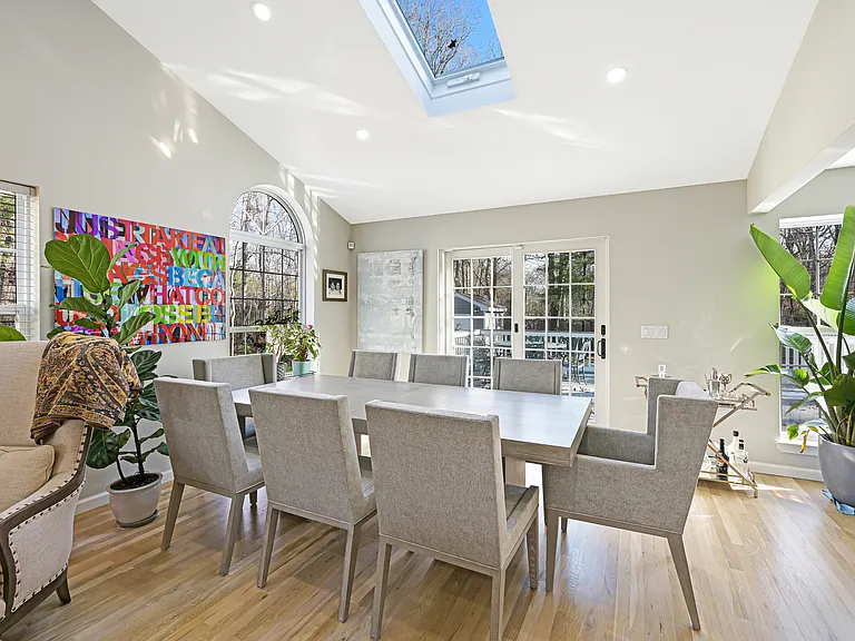 35 Tyrone Dr — Photo 10