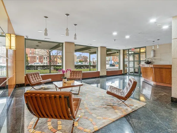 59-59 138th St #2PP, Whitestone, NY 11357