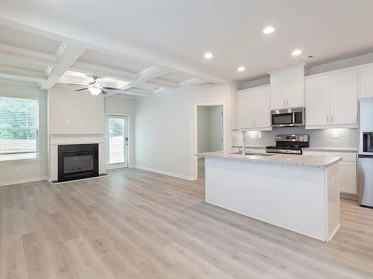 2943 Cottage Ln — Photo 4