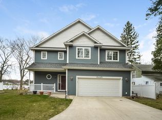 15659 Vinecrest Ave, Spring Lake, MI 49456