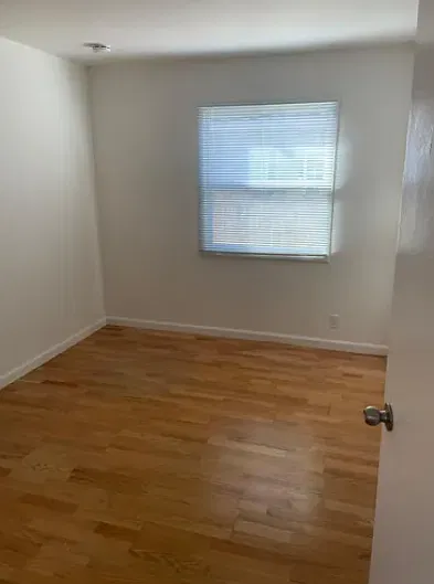 3 bed, 1040 sqft, $4,850 — Photo 2