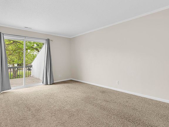 5th image of 18120 Stoneridge St APT B