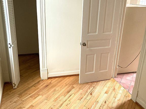 5th image of 510 N May St APT 2R