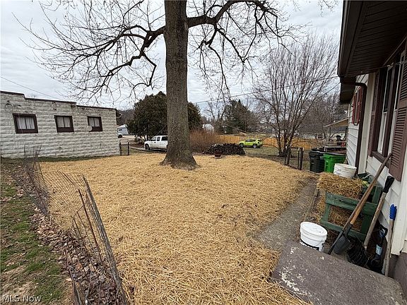 5th image of 893 Maxwell Ave