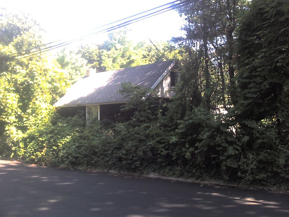 1st image of 2 Miller Woods Dr