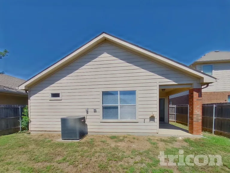 2116 Charmion Ln — Photo 14