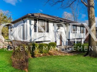 6720 NW Hidden Valley Rd, Kansas City, MO 64152