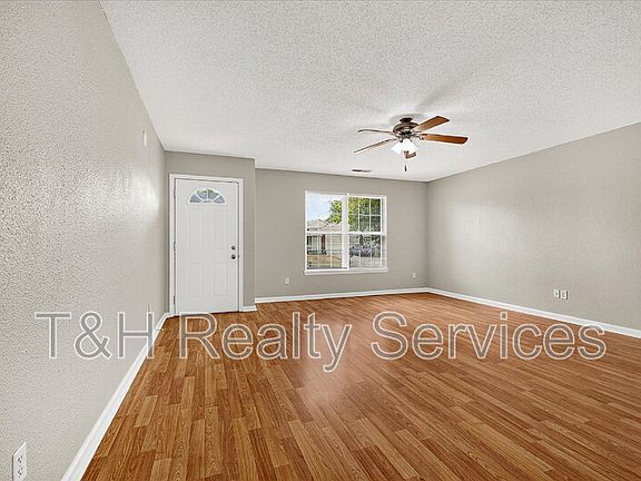 4th image of 636 Locust Grove Ln