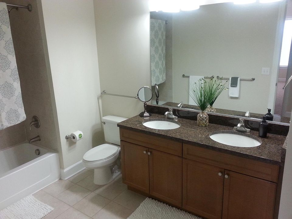 2nd image of 2209 Crest Lane Dr SE