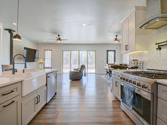 5th image of 14 Zentner Rd