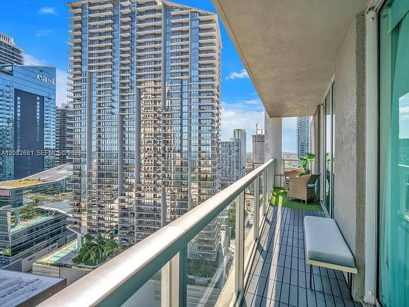 500 Brickell West Condo — Photo 4