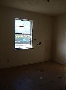 4th image of 703 Baker St
