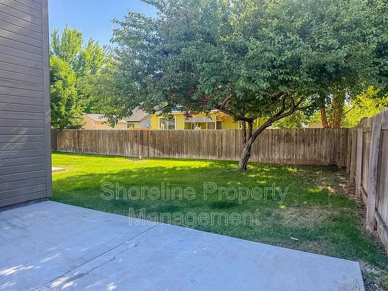 3420 N Oakstone Ave — Photo 10