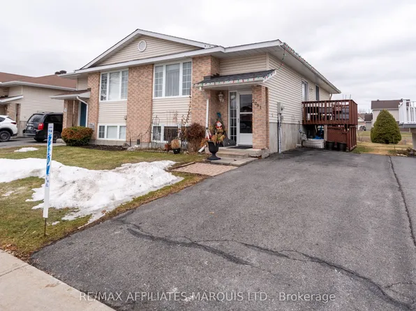 2231 Glen Brook Dr, Cornwall, ON K6H 7N2